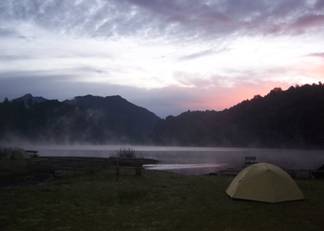  Abednstimmung, Zelt am Seeufer, beim Trailreiten in Chile, Südamerika